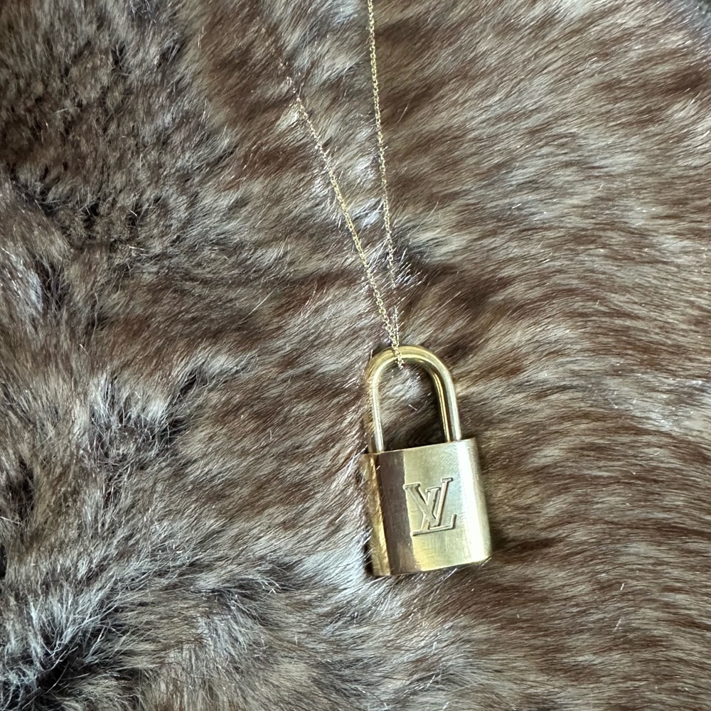 LOUIS VUITTON | #302 #303 #315 #323 lock and key | shiny and classic | - Picture 7 of 14